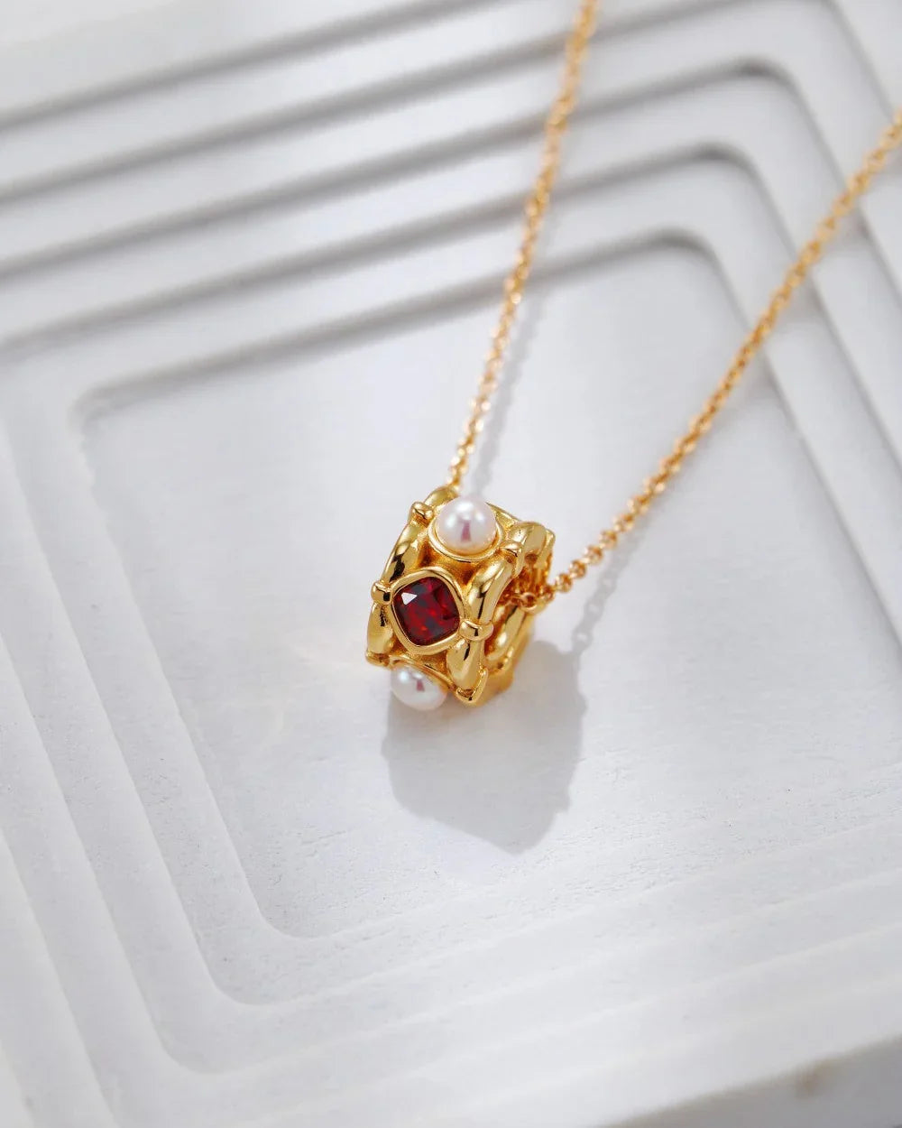 Skarlagenrød perleflammehalskjede