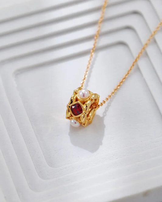 Skarlagenrød perleflammehalskjede